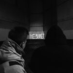 Lado Kvataniya Instagram - Backstage /// ”Вы распинаете свободу, но душа человека не знает оков!" • Надпись была нанесена 3 августа 1976 года на стене Петропавловской крепости Юлием Рыбаковым и Олегом Волковым в знак протеста против преследования художников, писателей и поэтов, разгона выставок в СССР. Длина надписи составляла более 40 метров. Сотрудникам КГБ пришлось закрыть часть букв КРЫШКАМИ ОТ ГРОБОВ, которые они нашли в соседней мастерской, и только потом закрасили. Спустя 40 лет, в 2016 году, уличный художник Тим Радя (настоятельно рекомендую ознакомиться с его работами) повторил данную акцию. К сожалению, надпись была быстро закрашена. Мне захотелось напомнить об этом послании, актуальном на данный момент. Завершить исторический экскурс хочется цитатой депутата, определяющей повестку на ближайшее будущее: “Запрет - это и есть самая большая свобода человека!”. [ 1976 - ∞ ] • Фоторужье @nikitakvataniya /// #хаски #hypeproduction Russia