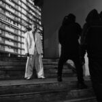 Lado Kvataniya Instagram - Backstage /// ”Вы распинаете свободу, но душа человека не знает оков!" • Надпись была нанесена 3 августа 1976 года на стене Петропавловской крепости Юлием Рыбаковым и Олегом Волковым в знак протеста против преследования художников, писателей и поэтов, разгона выставок в СССР. Длина надписи составляла более 40 метров. Сотрудникам КГБ пришлось закрыть часть букв КРЫШКАМИ ОТ ГРОБОВ, которые они нашли в соседней мастерской, и только потом закрасили. Спустя 40 лет, в 2016 году, уличный художник Тим Радя (настоятельно рекомендую ознакомиться с его работами) повторил данную акцию. К сожалению, надпись была быстро закрашена. Мне захотелось напомнить об этом послании, актуальном на данный момент. Завершить исторический экскурс хочется цитатой депутата, определяющей повестку на ближайшее будущее: “Запрет - это и есть самая большая свобода человека!”. [ 1976 - ∞ ] • Фоторужье @nikitakvataniya /// #хаски #hypeproduction Russia
