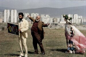 Lado Kvataniya Instagram - К 100-летию Сергея Параджанова Национальная комиссия реабилитировала режиссера, осужденного в СССР 50 лет назад. 
 
«Меня обвинили в том, что я изнасиловал 340 членов КПСС», — шутил Параджанов после освобождения.

25 апреля 1974 года судебная коллегия Киевского областного суда приговорила Параджанова к пяти годам лагерей, обвинив в мужеложестве и распространении порнографии. 
 
В решении Нацкомиссии Украины говорится, что после подробного анализа архивных документов было выявлено наличие политического мотива преследования и осуждения Параджанова.

В тюрьме он подвергался жестоким пыткам. Из-за издевательств Параджанов совершил попытку суицида. Не смотря на весь ужас лагерной жизни, спасало творчество. Параджанов мастерил «монеты» из кефирных крышечек, рисовал, шил из мешковины, делал коллажи.

«Однажды в декабре, получив очередную телеграмму от Федерико Феллини, тюремный начальник вызвал Параджанова и спросил, кто это такой ему пишет из-за границы: «Поздравляю с наступающим, надеюсь на скорую встречу».
«А, Фёдор! — с умилением отвечает Параджанов. — Так это мой родной брат. Да, так вышло, что в Италии живет. Бабушка наша была итальянской революционеркой и даже в жандармов стреляла. Еще октябренком попал к ней Федор на воспитание, да так и остался. И фамилия у Федора в честь бабушки — Феллини, что значит „несломленная“ по-итальянски. Вот, хочет Федор приехать: брата с Новым годом поздравить, ведь сколько лет не виделись, и лекции прочитать о праздновании Нового года трудящимися Италии. Так что думайте: нужна ли вам лекция от братской Италии, которая позволит нашей с вами родной тюрьме прославиться как, значит, наиболее грамотно построившей празднование Нового года, или не нужна?».
 
Мне довелось общаться с близкими друзьями Параджанова. Его портрет соткан из тысячи мифов, рассказанных его друзьями и им самим. Когда пытаешься написать о Параджанове, то не знаешь, с чего начать, так как фигура слишком хаотичная и масштабная. 
 
Для меня он был и остается учителем, другом, бунтарем. Когда мне кажется, что мой этический компас дает сбой, то я вспоминаю его наставление: “Я отомщу миру любовью!”, и мне становится понятно, куда мне нужно идти.

С Юбилеем, Мастер!