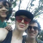 Larissa Bracher Instagram - Estou cercada da melhor energia do masculino: Meu pai, meu companheiro e meu filho são uma linhagem de amor raro a quem louvo e agradeço. @ateliecasabracher e @paulinhomoska vcs são incríveis! Ô sorte!! #diadospais