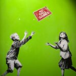 Larissa Bracher Instagram - Foi maravilhoso passar uns dias no Rio (ainda q pouquíssimos, pq estou trabalhando em Sp). Aproveitamos p ver a exposição imersiva do #banksy . O cara é um artista subversivo, com obras contundentes, que fazem refletir temas urgentes e atuais. Adoramos! #riodejaneiro @banksy