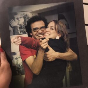 Larissa Bracher Instagram - Sou louca pelo @paulinhomoska e todo dia, pra gente, é dia dos enamorados há 15 anos. Meu parceiro nas artes, na administração da casa, da vida. Somos um casal que só melhora com o tempo. Dupla sem esforço, apaixonada, unida e cúmplice. Te escolheria mil vezes, meu amor. Obrigada ela dedicação, pela responsa, por vc ser exatamente como é!  Vc é meu pote de ouro nessa vida e ter uma família com vc, é minha sorte! 👉♾️❤️ #diadosnamorados