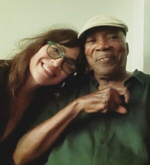 Larissa Bracher Instagram - Viva Milton e tudo que ele representa! Viva o Clube, viva Minas, viva a negritude, viva a arte!  Seus 81 anos celebram muitas vitórias! Agradecida por tanto! Um privilégio ter uma vida embalada por suas canções e sua voz. #miltonnascimento #bituca #81anos