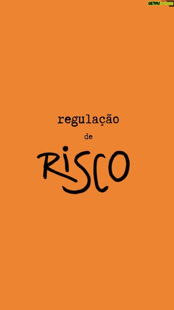 Larissa Luz Instagram - Quantas vezes já deixei de me entregar pra não me dar mal depois?! Por medo, trauma…pra evitar o pior, as vezes a gente tenta administrar a nossa entrega achando que o seguro é a não intimidade, achando que a distância evita maiores apegos , maiores dependências. No caminhar fui vendo que não tinha como escapar do risco se eu quisesse experimentar a felicidade! Viver e sentir é arriscado! Não se permitir pode estar evitando não só o pior, mas também o melhor! Que a gente possa discernir e fazer boas escolhas na hora de escolher com quem a gente troca intimidade, mas não se endureça na tentativa de evitar o sofrimento, porque a gente merece desfrutar das delícias proporcionadas por conexões verdadeiras e profundas ! Que a gente não desista do amor! 🩷🍃 Sextou!