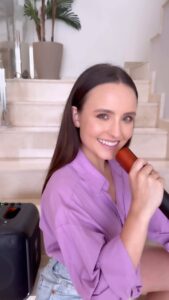 Larissa Manoela Instagram - MEU NOME É LARISSA MANOELA E É CLARO…