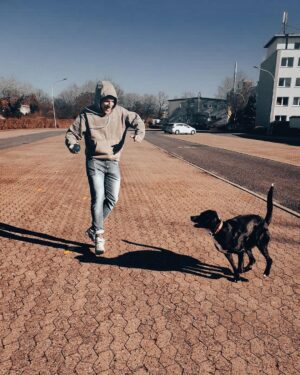 Lars Paulsen Instagram - Wie schon meine Ur-Oma immer sagte: ⠀
⁣Jump around!⠀
Jump around!⠀
Jump around!⠀
Jump up, jump up and get down!⠀
Jump! Jump! Jump! Jump! (Everybody jump)⠀
Jump! Jump! Jump! Jump!⠀
Jump! Jump! Jump! Jump! (Everybody jump)⠀
Jump! Jump! Jump! Jump!⠀
Jump!