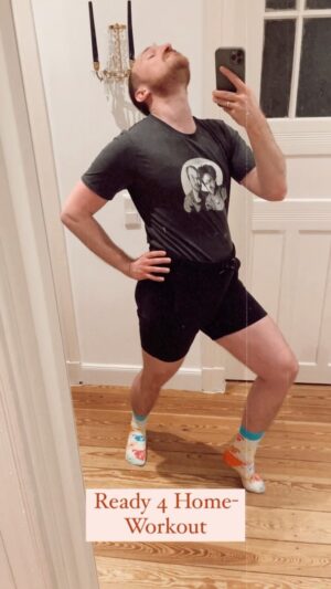 Lars Paulsen Instagram - Ready 4 Home-Workout (8min) #ootd