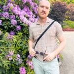 Lars Paulsen Instagram – Ich bin wie die Hortensien im Hintergrund: eigentlich ein Rhododendron. 💭
