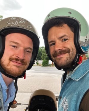 Lars Paulsen Instagram - Bei der Hitze Helm nicht vergessen! Sorgt für einen kühlen Kopf und bei Unfällen bleibt das Hirn im Schädel, was ganz nice ist.
