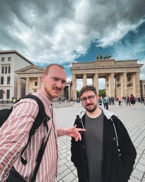 Lars Paulsen Instagram - Grüße von euren liebsten Sex-Touristen!✌️