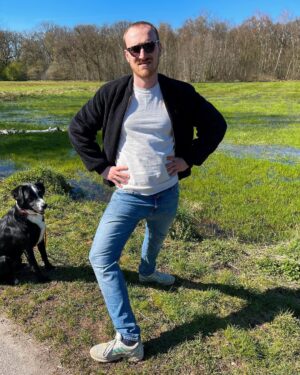 Lars Paulsen Instagram - Was ist denn mit Karsten los? ⠀
⠀
Erster Tag in Freiheit. ☀️ Covid hatte mich jetzt auch endlich mal erwischt. War sehr anstrengend, aber alles gut soweit. Immer noch ein bisschen Blues so, was die Laune angeht, aber ab nächster Woche bin ich wieder voll für euch da, ihr Zuckerschnuten! Denn, wenn ihr eine Sache verdient habt, dann mich!