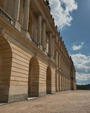 Laura Lajevardi Instagram - Versailles ✨