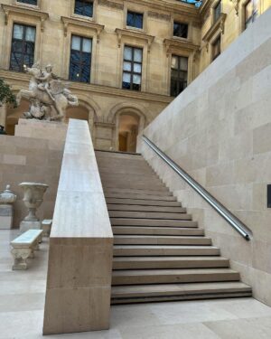Laura Lajevardi Instagram - Musée du Louvre