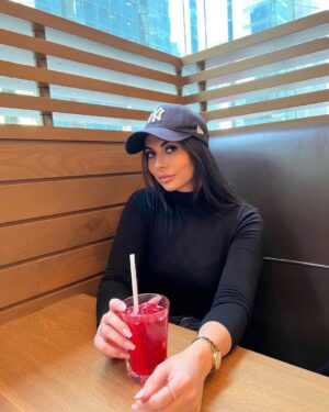 Laura Lajevardi Instagram - Diabolo grenadine🥤