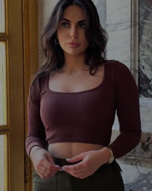 Laura Lajevardi Instagram - Visite au Louvre ✨