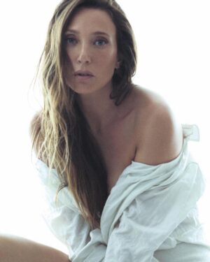 Laura Smet Instagram - @madamefigarofr photo de @josephdegbadjo avec l'équipe de rêve @anglomamakeup @cyrilhair @charlottetourret @isabrulier #spécialbeauté 🌸