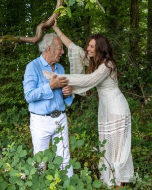 Laura Smet Instagram - Deux tres belles rencontres @gilles_bensimon et @sylviecouperieeiffel @ellefr (photo backstage de Sylvie 🙏🏻 )merci ♥️