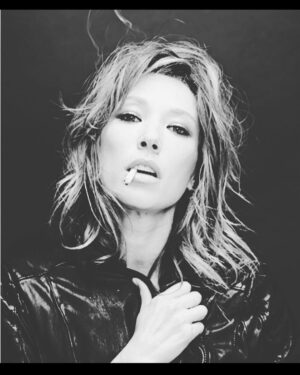 Laura Smet Instagram - 🚬 juste pour la photo 🍫pour la vie ♥️