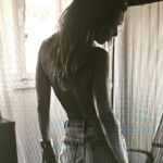 Laura Smet Instagram - It smells like summer 🦋🌞🌊