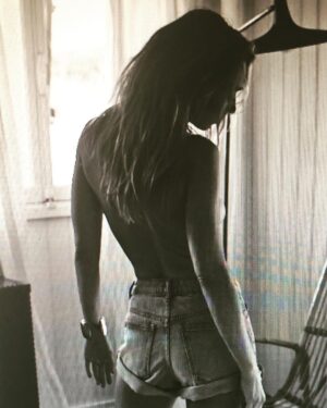 Laura Smet Instagram - It smells like summer 🦋🌞🌊
