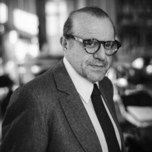 Laura Smet Instagram - Herve mon cher Herve,
Je suis effondrée, je n’arrive pas à y croire. 
Toi si fort si brillant .Tu as été avec moi comme un père protecteur . 
D’une gentillesse extrême et d’un professionnalisme hors pair . Tu avais la grâce, le talent et l’humilité de ce métier.
Ce matin je pensais à toi puis on m’appelle pour m’annoncer ta disparition . 
La fragilité de l’existence …
Je pense à toi, à ta famille à tes amis car tu avais le don d’aimer les gens et la curiosité de les connaître vraiment. Tu étais rare . Très rare . 
Tu vas plus que manquer. Mon cœur est brisé aujourd’hui 
Une étoile ⭐️ brillera ce soir encore plus fort.
À ton travail, à ton courage à ton humanité 
Au revoir mon ami … 

Je t’aime tant . 💔