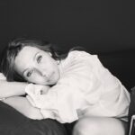 Laura Smet Instagram - Mercredi prochain au @theatremontparnasse avec #jeanpierredarroussin 🌺 pour le principe d’incertitude. Théâtre 🎭 🌹 pic 📸 @arnolamphoto 💫