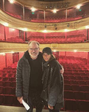 Laura Smet Instagram - On vous attend @theatremontparnasse #leprincipedincertitude #jeanpierredarroussin @louisdodelencquesaing #theatre🎭