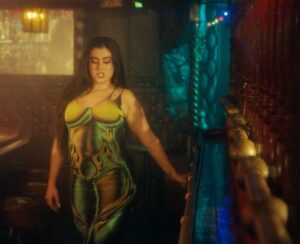 Lauren Jauregui Instagram - Si la niña quiere piña, me la da👅 #Piña video out now go click that link in my stories🥵