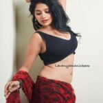 Lavanya Manickam Instagram - Favourite red❤️ black🖤 saree series🙈🥰💯 be in ur own kind of beautiful👸🏻🧜🏻‍♀️…. Photos📸 : @midhun_rxme 💯 @hotncut_photography 💯