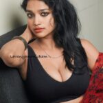 Lavanya Manickam Instagram - Favourite red❤️ black🖤 saree series🙈🥰💯 be in ur own kind of beautiful👸🏻🧜🏻‍♀️…. Photos📸 : @midhun_rxme 💯 @hotncut_photography 💯