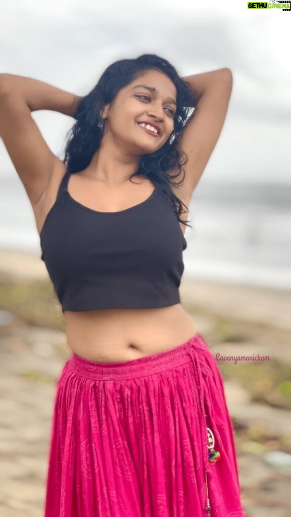 Lavanya Manickam Instagram - Just loving this raining day with favourite adada mazha daaa song in this #vypinbeach 🥶💃🏻🧚🏻‍♀🐬🌧🌊☔💨 Vypin Beach