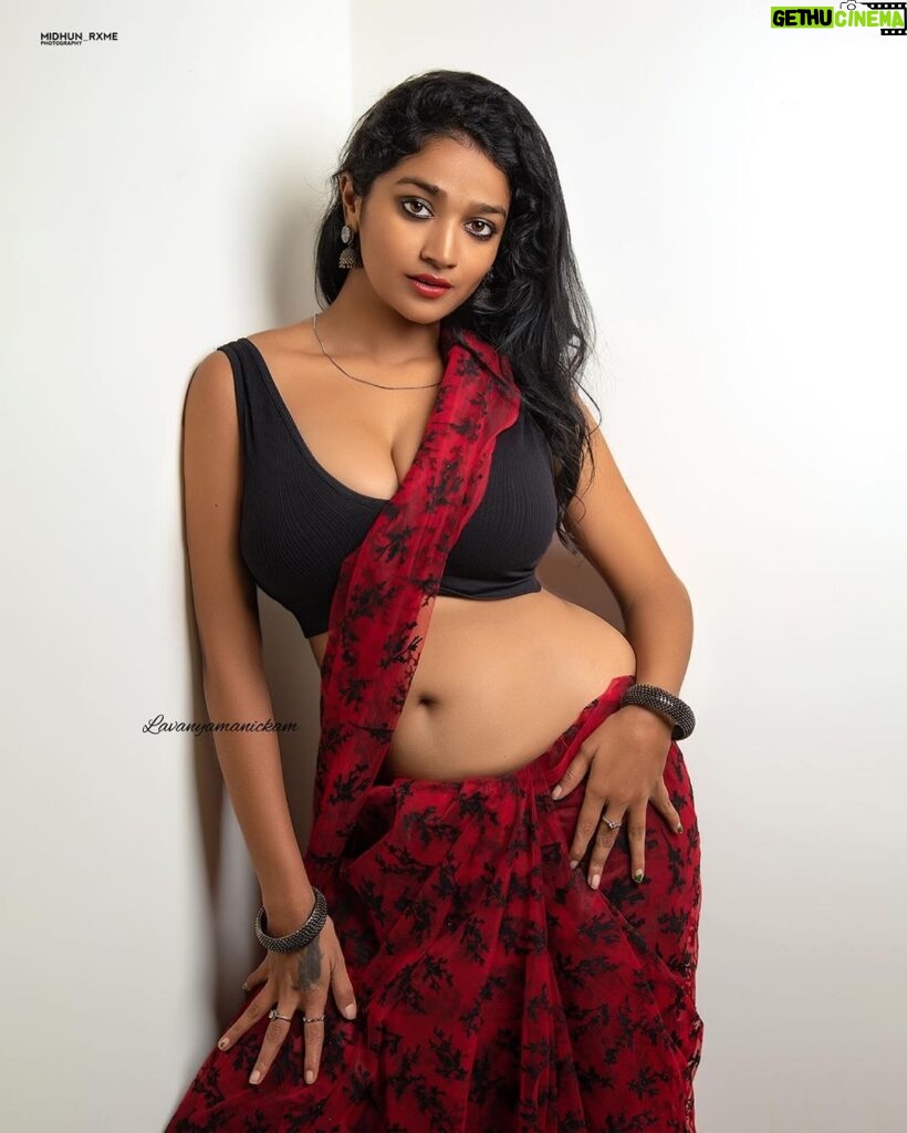 Lavanya Manickam Instagram - Wait for ur good time to make realize people that u r bad in showing ur good results💯😇Red and black all time favourite saree series🌶❤💯💃🏻 Photography and edited📸 by : @midhun_rxme 💯🥰📸