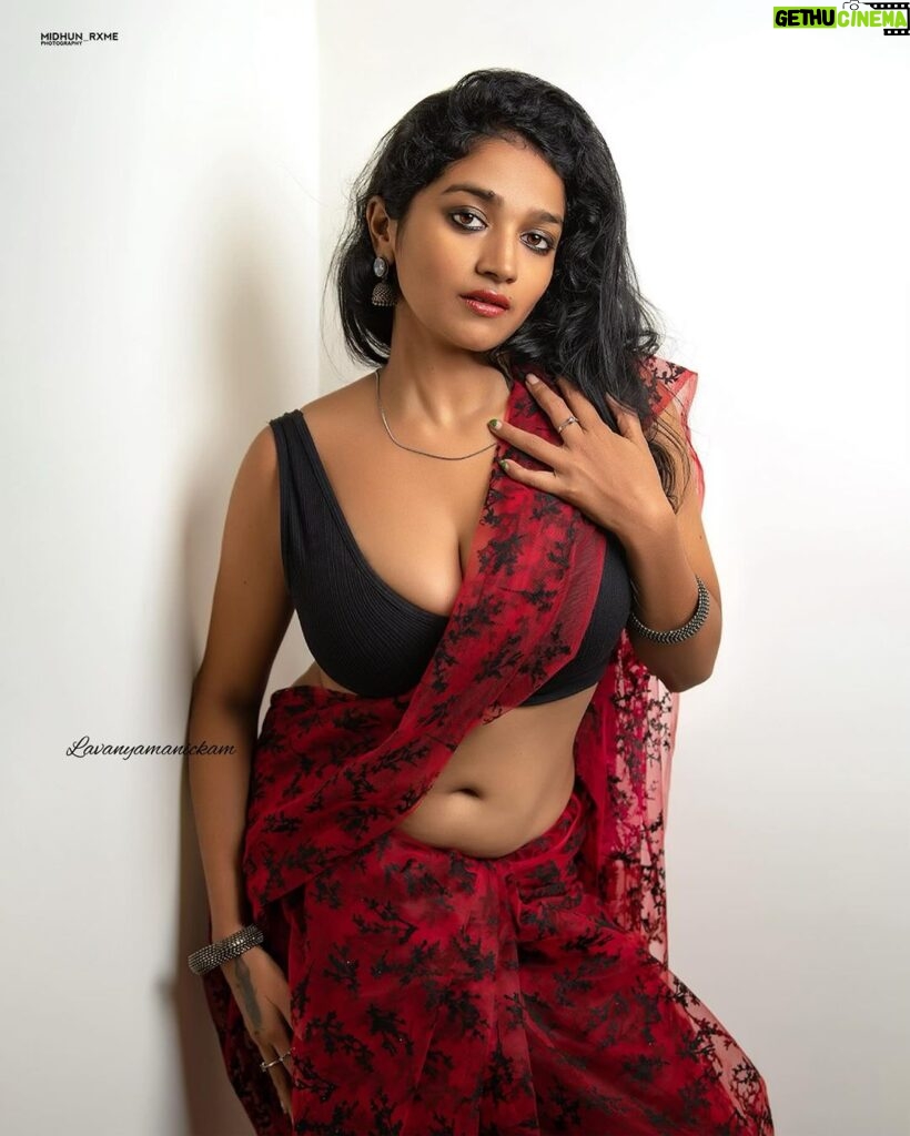 Lavanya Manickam Instagram - Wait for ur good time to make realize people that u r bad in showing ur good results💯😇Red and black all time favourite saree series🌶❤💯💃🏻 Photography and edited📸 by : @midhun_rxme 💯🥰📸