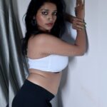 Lavanya Manickam Instagram - Black🖤▫️and white🤍◾️is not only an colour🔳🫣 pure emotion📿🧿which brings fire and hotness in me❤️‍🔥😉💯 . . . .#photooftheday#photography#photoshoot#photoshoot#photo Photography📸 : @hotncut_photography