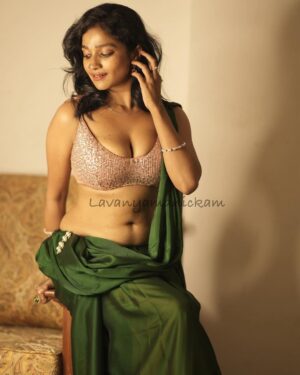 Lavanya Manickam Instagram - Being beautiful🙈🥰 in my own world to pose like anything❤️‍🔥💯🥰
Photos📸 : @hotncut_photography