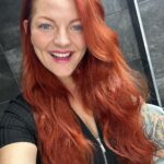 Lea Skálová Instagram - Soutěž o krásný balíček nejlepší vlasový kosmetiky od @alfaparfmilanopro_czsk ❤️❤️❤️🔥🔥 Bílá řada je vhodná pro všechny typy vlasů a já tady mám soutěž rovnou pro dva výherce o balík se šamponem, maskou a UV ochranou 🙏 Jelikož mám ráda když je tady sranda tak mě zajímá jakou nejhorší balící hlášku na Vás někdo zkusil? 😂😂😂 Podmínky jsou Sledovat můj profil Sledovat @alfaparfmilanopro_czsk Do komentáře napsat nejhorší balící hlášku 😂😂😂 Let’s go!! #soutez #vlasy #vlasovakosmetika #ginger #gingerhair #balicihlasky