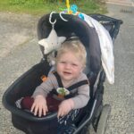 Lea Skálová Instagram - Ku příležitosti Teodorkova svátku bychom rádi udělali dobrý skutek ❤️ A díky @trendybaby.cz jsme získali dva kočárky @tfk_czsk jeden sporťák a jednu korbčku, které bychom rádi věnovali dvěma maminkam v těžké životní situaci 💔💔 Prosím napište stručně do komentáře, proč právě vy byste využili kočárek a nebo označte maminku, které by kočárek alespoň malinko pomohl…. Moc Vás prosím nepište mi příběhy do zpráv. Kdybych měla 1000 kočárů tak je všechny rozdám a nejradši bych pomohla všem.. Stačí opravdu stručně a my vylosujeme dvě z Vás. Počítejte si dle svého nejlepšího vědomí a svědomí. Nejedná se o soutěž, nýbrž o malinkou pomoc. 🙏🙏🙏 Moc děkuju ❤️🙏