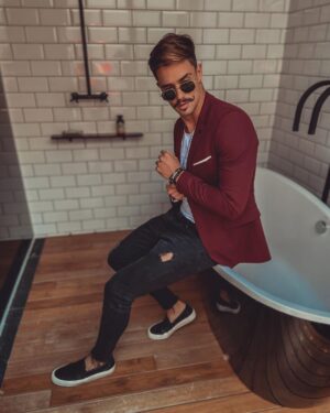 Leandro David Instagram - Eaee família, já assistiram o nosso Reunion do Brincando Com Fogo 🔥 la no YouTube da @netflixbrasil ?? Se já, comentem aí oq vcs acharam, se ainda não, tá esperando oq?? 👀👀🤭