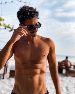 Leandro David Instagram - Foto de agradecimento ao Rio. 
Tu nunca me decepcionou, tirando o tempo nos últimos dias, mas tá tudo bem kkkkkkkk RJ, vc sempre terá uma parte do meu core ❤️ já estou com sdds 🥺
