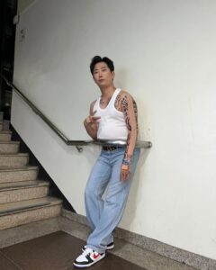 Lee Chang-ho Instagram - K본부 계단샷 태양인, 찌드래곤, 브루노 바스, 자이언 턱 밤의공원! Let's go💋