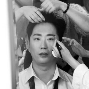 Lee Chang-ho Instagram - 배우.ver
감사합니다. 희극배우 이창호입니다
공연 전부터 찾아주셔서 로비부터 공연장 입구까지 모두를 위해 준비해 주신 팬분들부터, 관계자분들과 코미디언들 식사부터 간식까지 신경 써주신 팬분들과 공연을 예매하시고, 찾아주시고, 함께 즐겨주신 모든 분들 진심으로 감사합니다.
준비해 주시고 남겨주신 모든 사진, 영상, 선물 하나하나 다 올리지 못하는 점 죄송합니다. 많은 분들께서 올려주시는 모든 후기, 사진, 영상, 하나하나 눈으로 보며 마음으로 담고 있습니다.
앞으로 찾아주시는 모든 분들을 더 담기 위해 눈 마주치겠습니다.
진심으로 감사드리며 사랑합니다.
