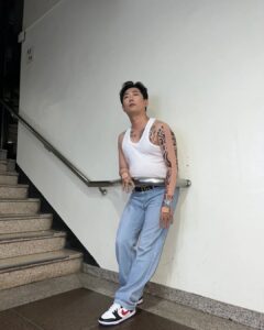 Lee Chang-ho Instagram - K본부 계단샷 태양인, 찌드래곤, 브루노 바스, 자이언 턱 밤의공원! Let's go💋
