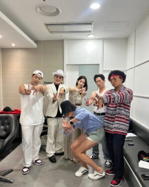 Lee Chang-ho Instagram - K본부 계단샷
태양인, 찌드래곤,
브루노 바스, 자이언 턱
밤의공원! Let's go💋