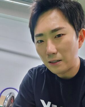 Lee Chang-ho Instagram - 다들 불금인데 뭐해요 저는 운동중
MBN 오피스빌런 (월) 22:40