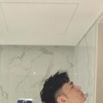 Lee Charles Instagram - 檢查一下後面頭髮會不會太扁 Somerset Maison Asoke