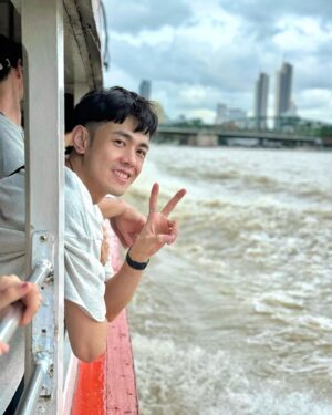 Lee Charles Instagram - 耶嘿～
放假囉

#昭披耶河 
泰國最大的河流
水量最多
長度最長

#bkk #bangkok #thailand #TheChaoPhrayaRiver
