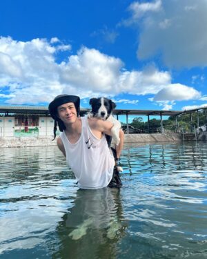 Lee Charles Instagram - 太熱了💦