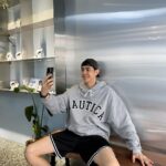 Lee Charles Instagram - 1好無鳥噢 2來張自拍 3瘋狂自拍 4自拍被抓 5覺得尷尬 6拿鐵一杯 7一角鯨魚 8桌子亮晶晶 9menu在這裡 @monodoncoffee 一角鯨咖啡 Monodon Coffee