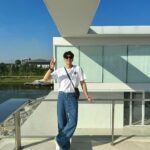 Lee Charles Instagram - 23年末和親愛的家人朋友一起去旅行一起在太空飛行感恩的心感謝有你🤍 #mooyoo 這家咖啡廳位於曼谷郊區 開車約莫一小時 塞車的話就看運氣了 現場無限寬廣 一下車就有心曠神怡的感受 乾淨利落的建築 搭配老天賞的陽光 拍拍照聊聊天 喝喝咖啡喝喝酒 時間一下子就過去 特別感謝金剛旅行社的推薦 包車遊曼谷一整天 吃吃喝喝玩玩睡睡 @kktravelinasia MOO YOO