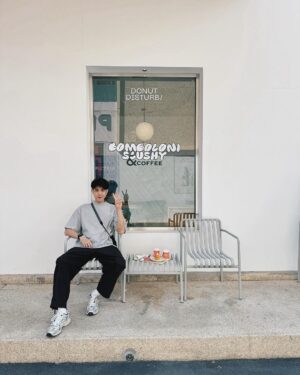 Lee Charles Instagram - ☀️☕️🍩

 @donutdisturb.bangkok 
🫶